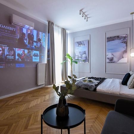 Modern Stay - Central Studios With Wall Projector Near Radisson Bukarest Exterior foto