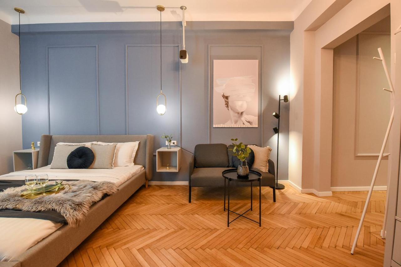 Modern Stay - Central Studios With Wall Projector Near Radisson Bukarest Exterior foto