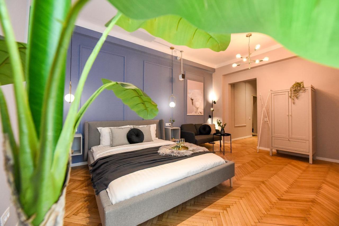 Modern Stay - Central Studios With Wall Projector Near Radisson Bukarest Exterior foto