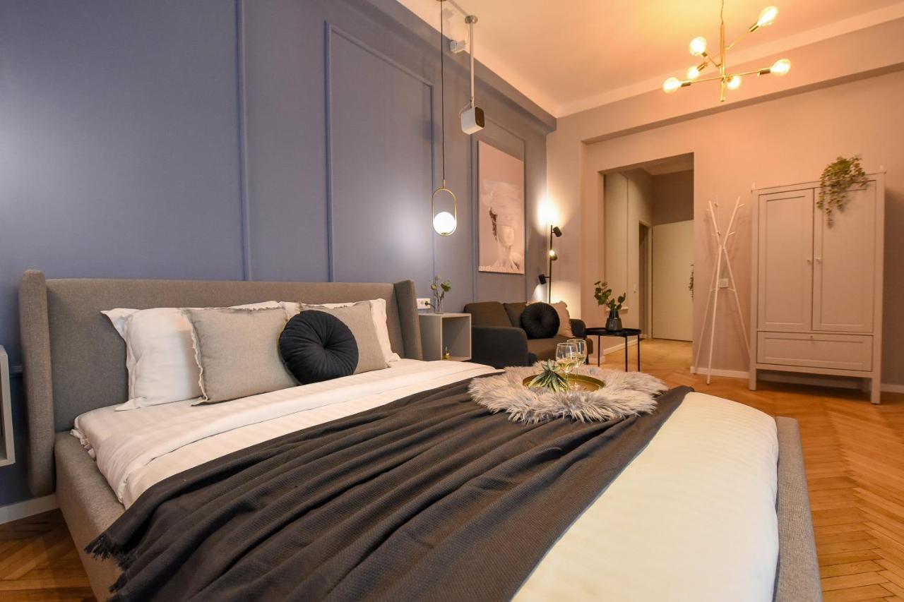 Modern Stay - Central Studios With Wall Projector Near Radisson Bukarest Exterior foto
