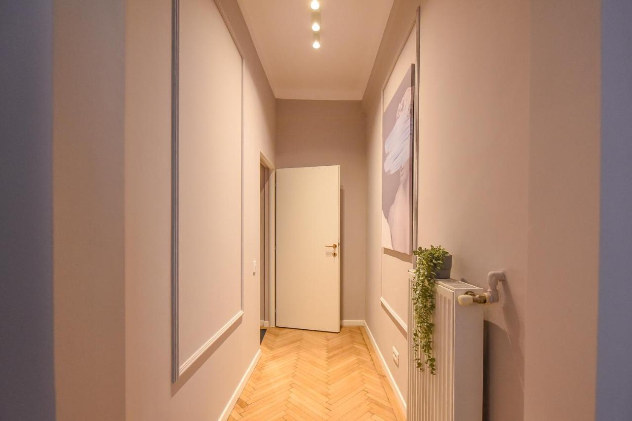 Modern Stay - Central Studios With Wall Projector Near Radisson Bukarest Exterior foto
