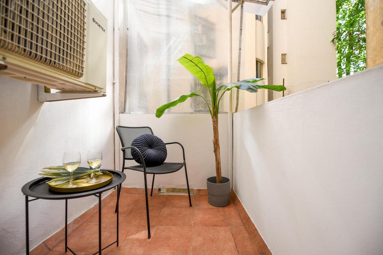 Modern Stay - Central Studios With Wall Projector Near Radisson Bukarest Exterior foto