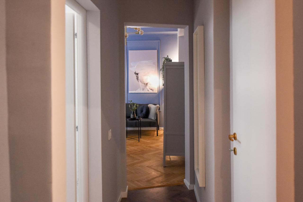 Modern Stay - Central Studios With Wall Projector Near Radisson Bukarest Exterior foto