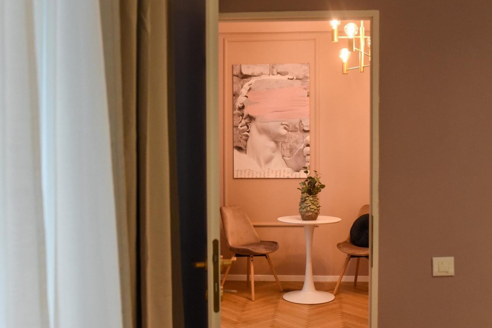 Modern Stay - Central Studios With Wall Projector Near Radisson Bukarest Zimmer foto