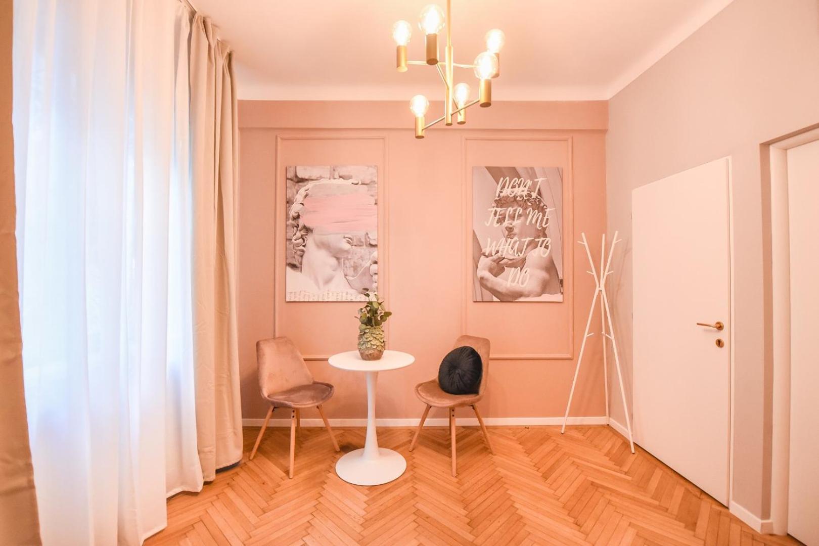 Modern Stay - Central Studios With Wall Projector Near Radisson Bukarest Zimmer foto