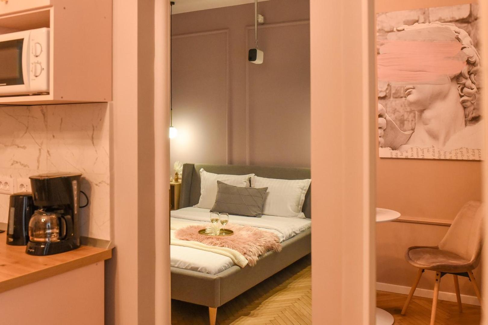 Modern Stay - Central Studios With Wall Projector Near Radisson Bukarest Zimmer foto